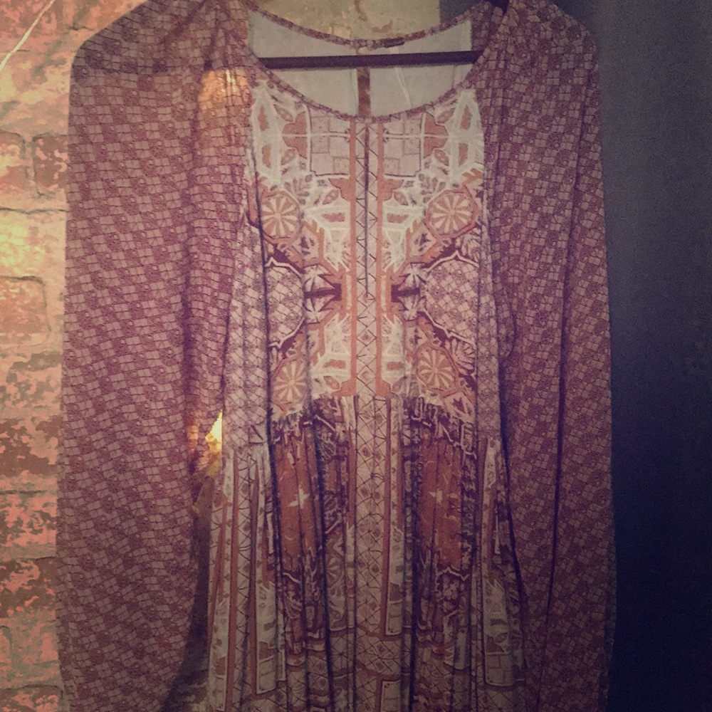 Bohemian high-waisted trapeze dress.